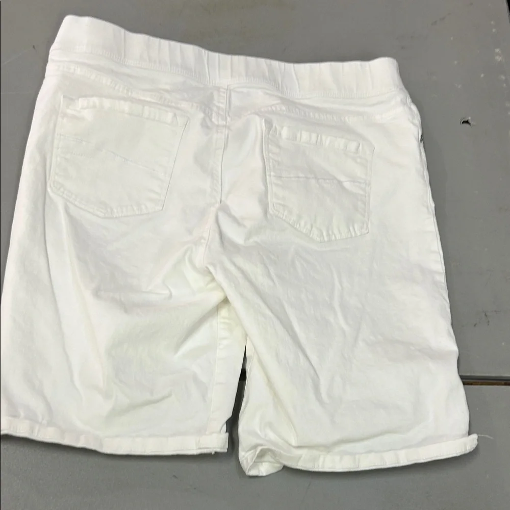 Gloria Vanderbilt Avery All around slimmiaffect Women's size 12 Bermuda Shorts - Picture 3 of 5